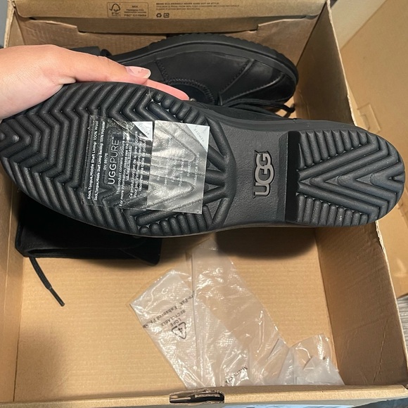 UGG Azaria - Picture 3 of 3